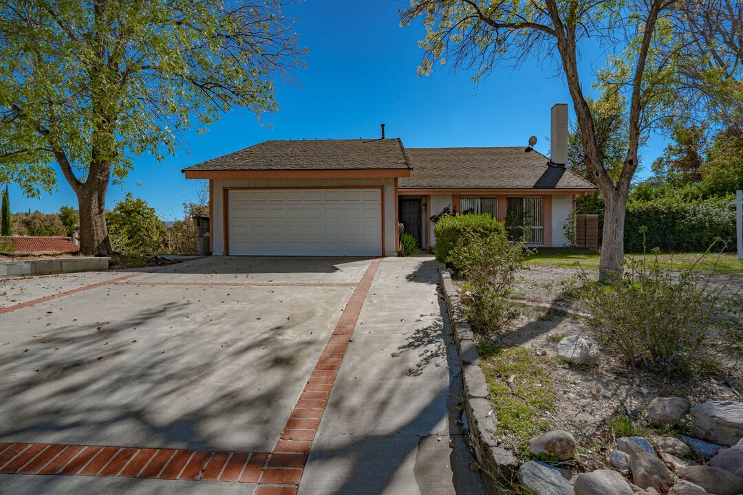 27116 Vista Delgado Dr in Santa Clarita, CA - Building Photo