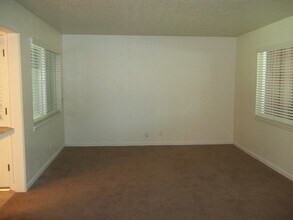 1612 W Griffith Way in Fresno, CA - Building Photo - Building Photo