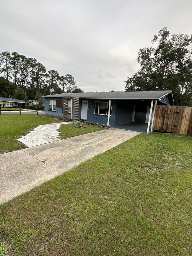 7870 Castlegate Dr in Pensacola, FL - Building Photo - Building Photo