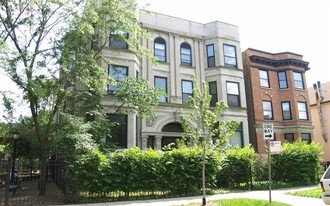 673-75 W. Roscoe St. Apartments