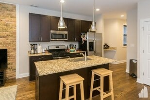 1218 W Diversey Pkwy in Chicago, IL - Building Photo