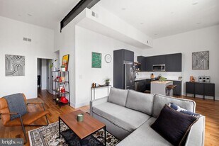 1221 4 St in Philadelphia, PA - Building Photo