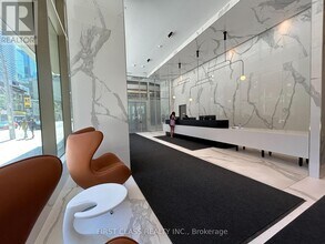88 Queen St E in Toronto, ON - Building Photo - Building Photo