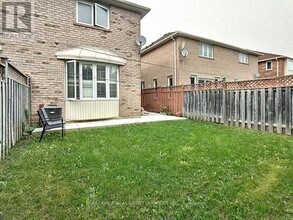 28 Mannel Crescent in Brampton, ON - Building Photo - Building Photo