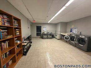 50 Broadlawn Park in Boston, MA - Foto de edificio - Building Photo