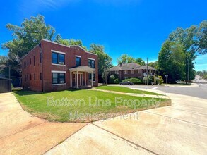 600 Hawthorne Ln in Charlotte, NC - Building Photo - Building Photo