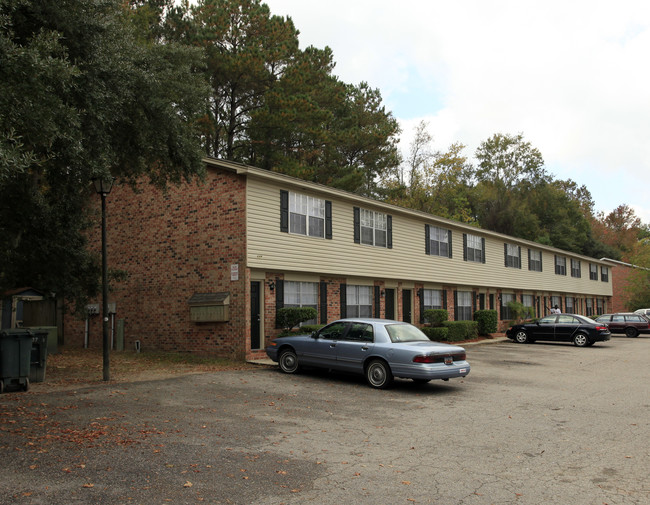 Parkdale Townhomes in Charleston, SC - Building Photo - Building Photo