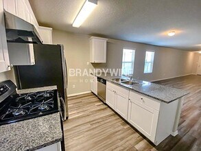 7018 Winding Shelf in San Antonio, TX - Building Photo - Building Photo