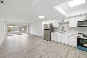 1433 S Belcher Rd in Clearwater, FL - Building Photo - Building Photo