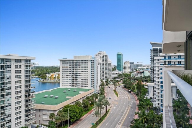 5757 Collins Ave, Unit 1602 in Miami Beach, FL - Building Photo - Building Photo