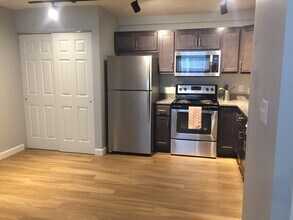 512 E Stoughton St in Champaign, IL - Building Photo - Building Photo