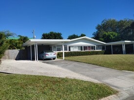 2921 Bentley St in Sarasota, FL - Building Photo