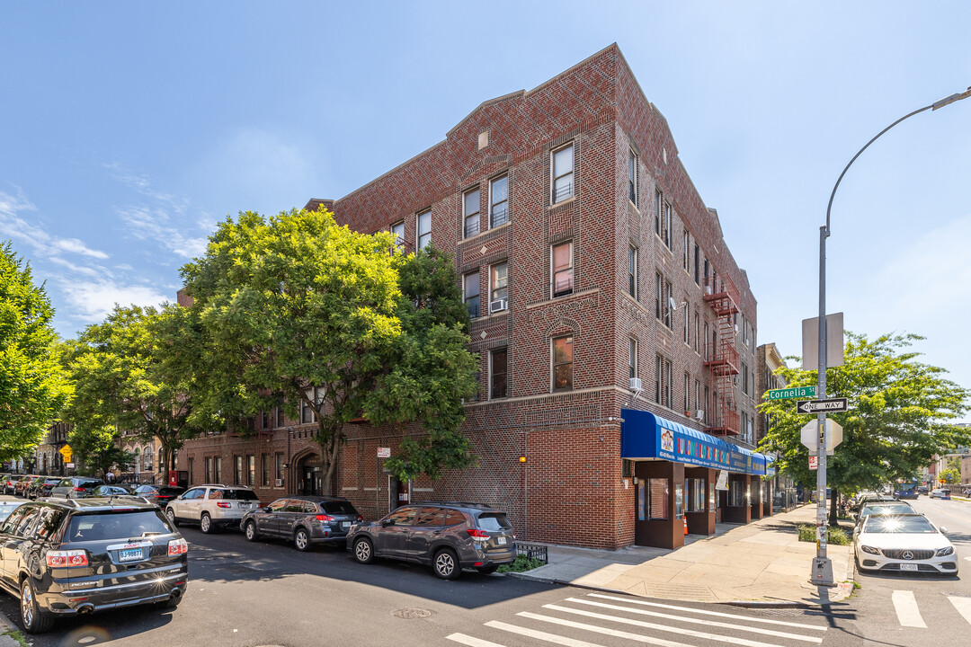 246 Cornelia St in Brooklyn, NY - Foto de edificio