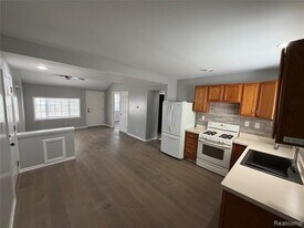 19445 Inkster Rd in Livonia, MI - Building Photo