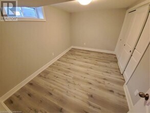 19 Meadowlark Dr in Hamilton, ON - Building Photo - Building Photo