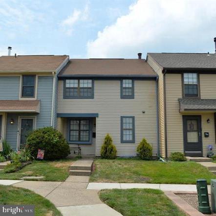 304 Livingston Ct in North Wales, PA - Foto de edificio