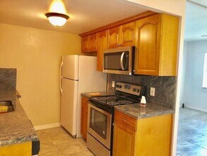 1067 Cornwall D in Boca Raton, FL - Building Photo - Building Photo