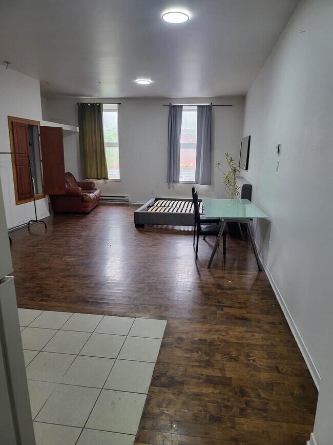 4298 Saint Laurent Boul in Montréal, QC - Building Photo - Building Photo
