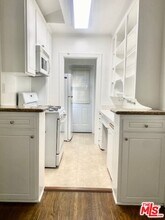 1014 N Sweetzer Ave in West Hollywood, CA - Building Photo - Building Photo