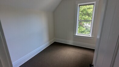 147 Inkster Blvd in Winnipeg, MB - Building Photo - Building Photo