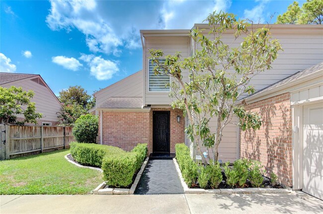 2106 Shadybriar Dr in Houston, TX - Foto de edificio - Building Photo