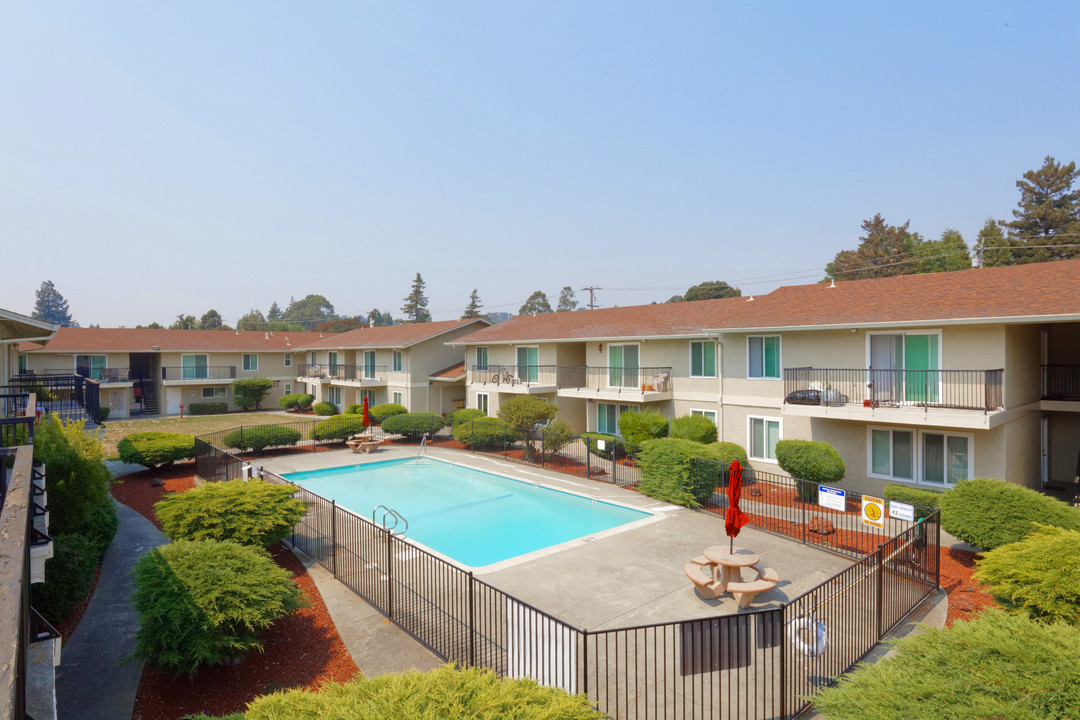 Courtyard Villa Apartments in El Sobrante, CA - Building Photo