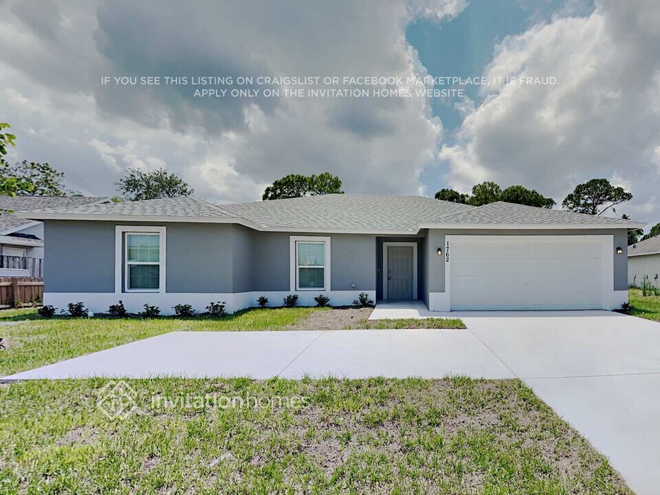 1762 SW Airoso Blvd in Port St. Lucie, FL - Building Photo