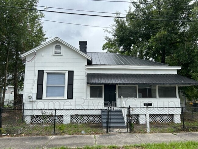 property at 720 E 3rd St