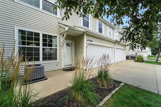277 S 79th St in West Des Moines, IA - Foto de edificio - Building Photo