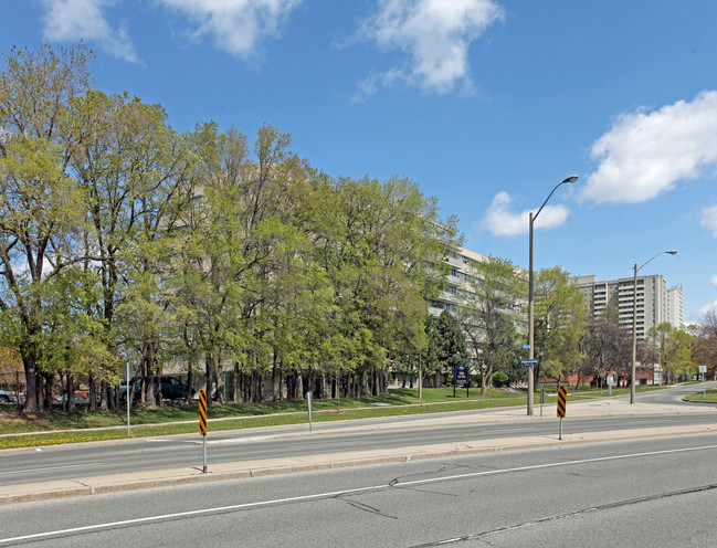 York Mills Towers in Toronto, ON - Building Photo - Building Photo