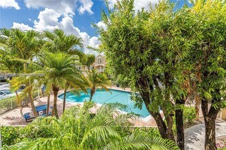 665 NW 85th Pl, Unit 10-212 in Miami, FL - Building Photo - Building Photo