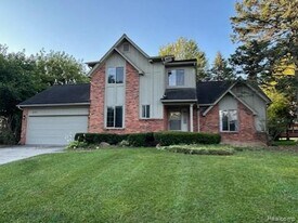 221 Torrent Ct in Rochester Hills, MI - Building Photo