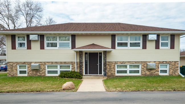 Two 4-Plex Units in SE Rochester in Rochester, MN - Building Photo - Other