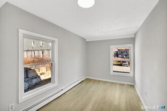 31 Cossett St in Waterbury, CT - Building Photo - Building Photo