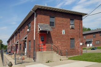 Stephen Crane Village in Newark, NJ - Foto de edificio - Building Photo