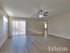 7437 W Elwood St in Phoenix, AZ - Building Photo - Building Photo