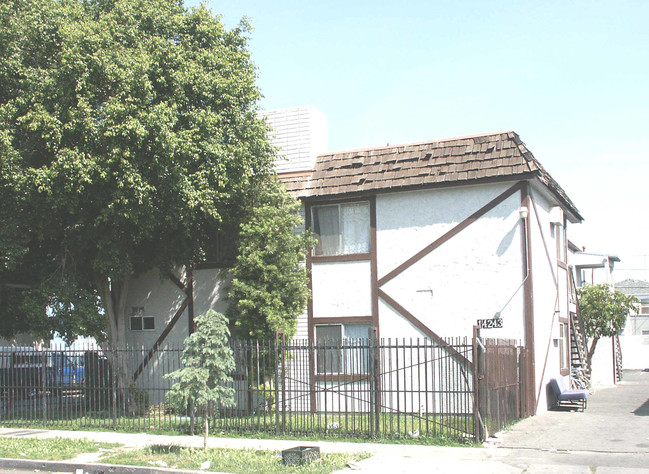 14243 Calvert St in Van Nuys, CA - Building Photo - Building Photo