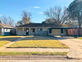 5005 De Milo Dr in Houston, TX - Building Photo