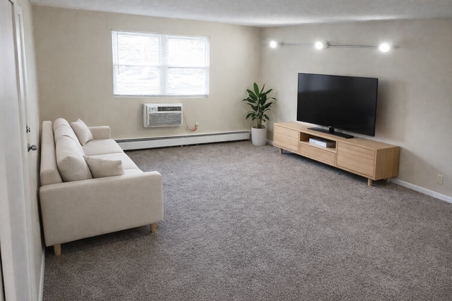 9 Cross St in Chelmsford, MA - Building Photo - Building Photo