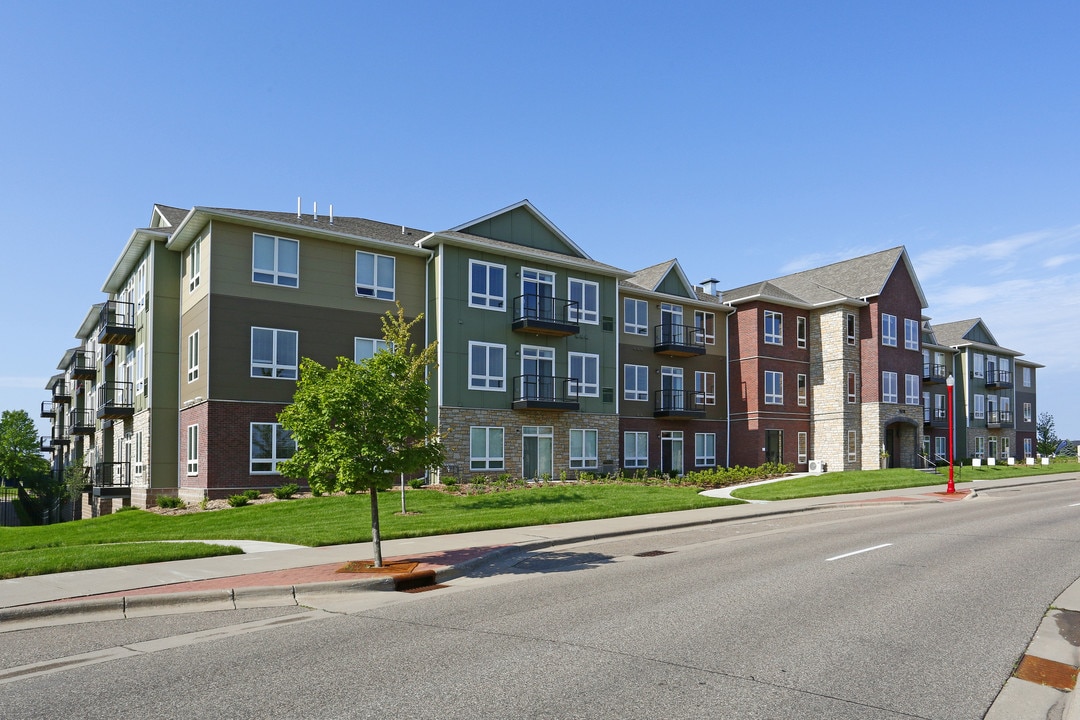 Remington Cove I in Apple Valley, MN - Building Photo