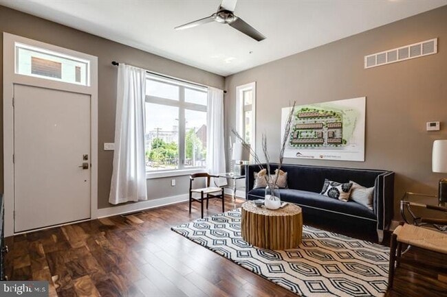 740 S Christopher Columbus Blvd in Philadelphia, PA - Building Photo - Building Photo