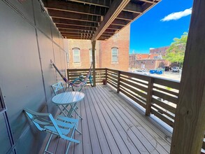 25 2nd St, Unit #201 in Chelsea, MA - Foto de edificio - Building Photo