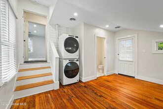 58 Lincoln Ave-Unit -2 in Saratoga Springs, NY - Building Photo - Building Photo