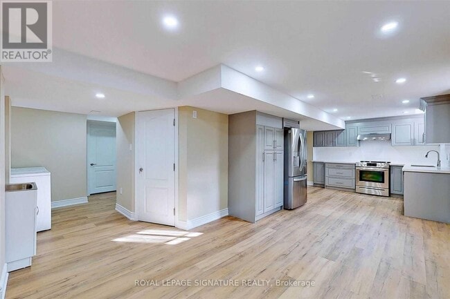 6094 Prairie Cir in Mississauga, ON - Building Photo - Building Photo