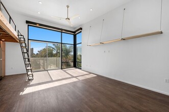 7th and Robinson in San Diego, CA - Building Photo - Interior Photo