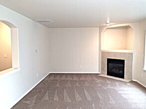 16646 Rainier View Dr SE in Yelm, WA - Building Photo - Building Photo