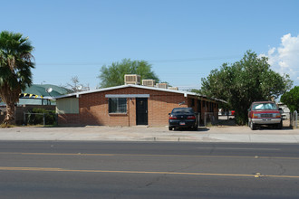 308 W Irvington Rd in Tucson, AZ - Building Photo - Building Photo