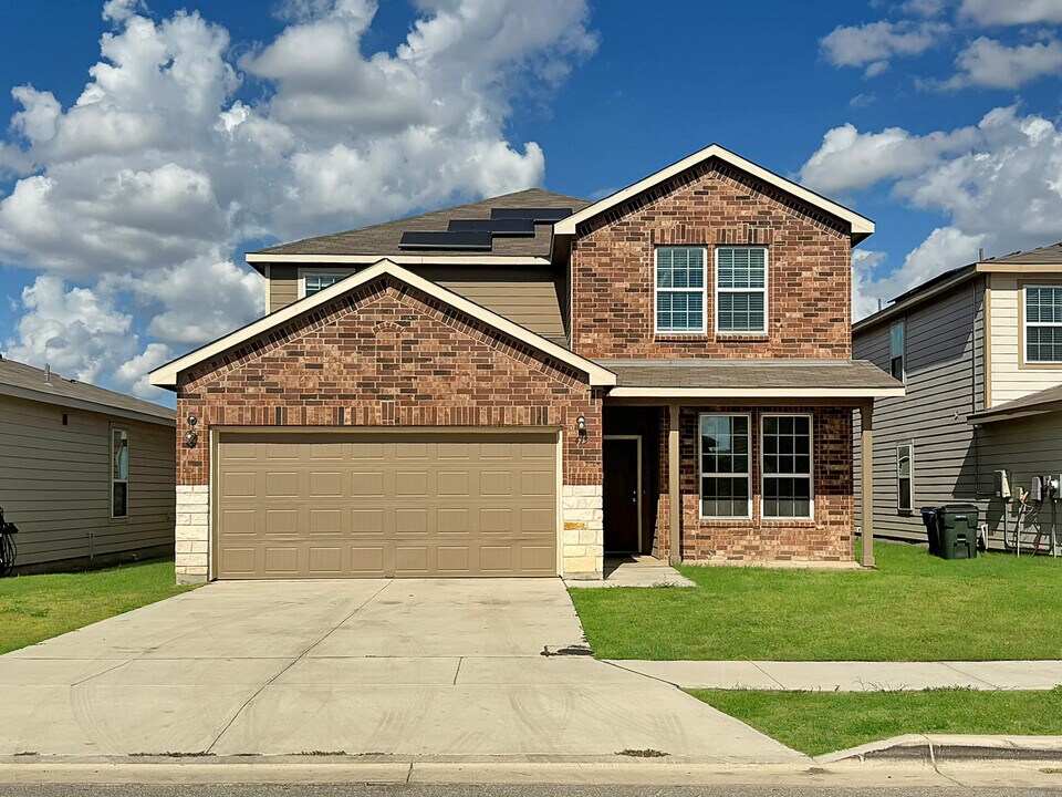 413 Holly Bush in New Braunfels, TX - Building Photo
