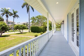 155 1st Ave S in Naples, FL - Building Photo - Building Photo