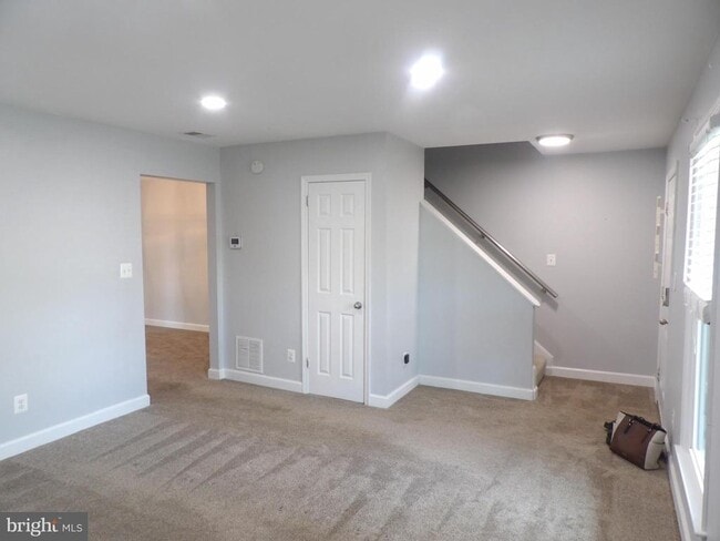 413 Forest Ct in Warrenton, VA - Foto de edificio - Building Photo